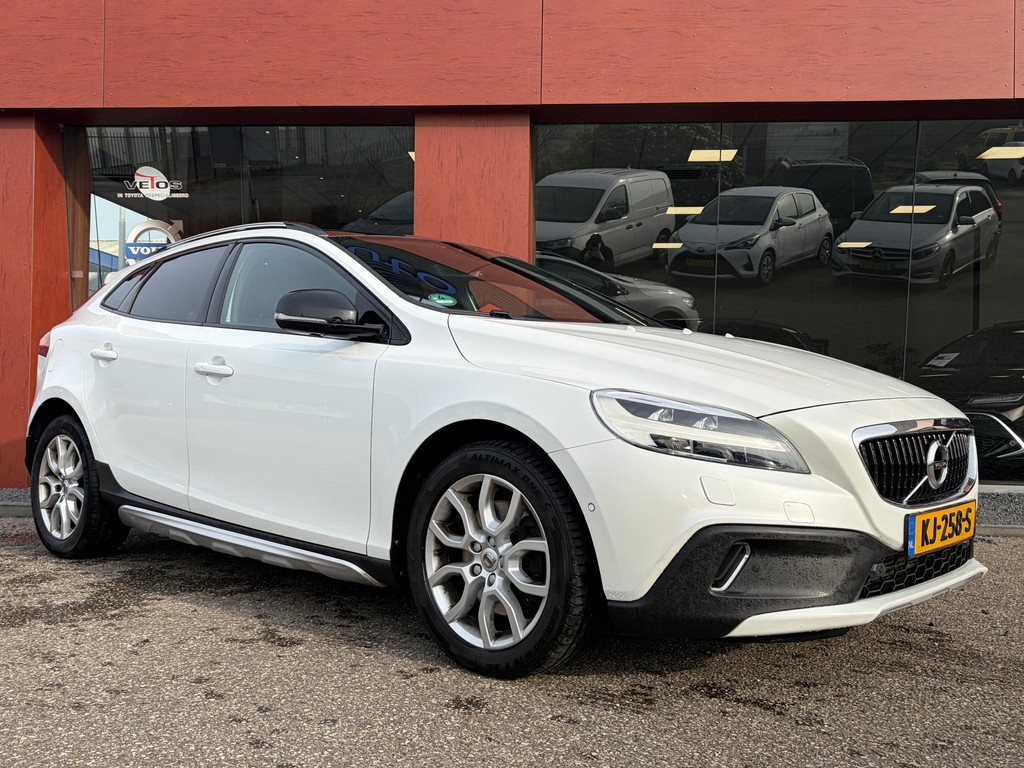 Volvo V40 Cross Country 2.0 T4 Summum AUTOMAAT | LEER | TREKHAAK | STYLING PACK | PANO | MEMORY 52322537-2.jpg | Auto Landegent