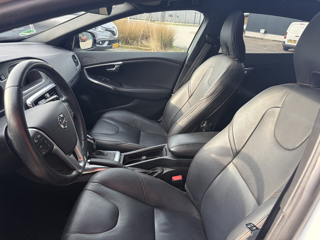Volvo V40 Cross Country 2.0 T4 Summum AUTOMAAT | LEER | TREKHAAK | STYLING PACK | PANO | MEMORY 52322537-4.jpg | Auto Landegent