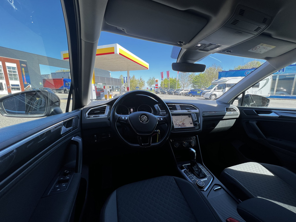 Volkswagen Tiguan 2.0 TSI 4Motion Highline | Automaat | Adaptive Cruise control | Trekhaak | 2500 kg trekgewicht! 52990317-4.jpg | Auto Landegent